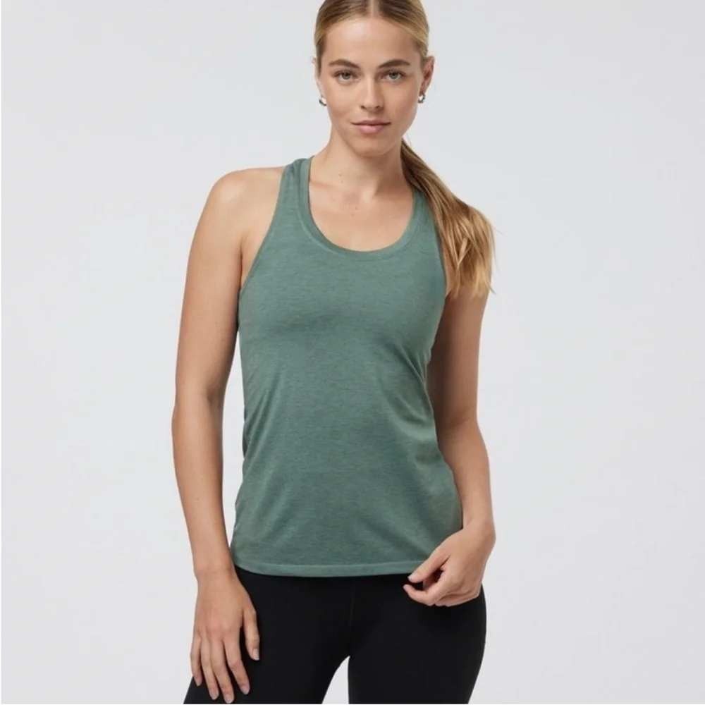 Vuori Lux Performance Racerback Tank Top Women Size Heather Green Activewear
